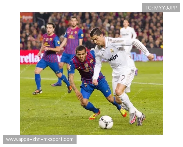 巴萨反击速度拉满，三脚传递直接破门，巴萨的踢法